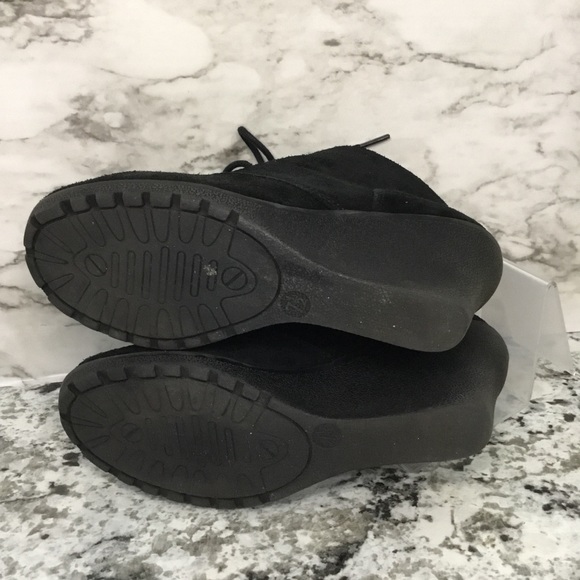 White Mountain Women's Black Ankle Lace Up Booties - Picture 10 of 12